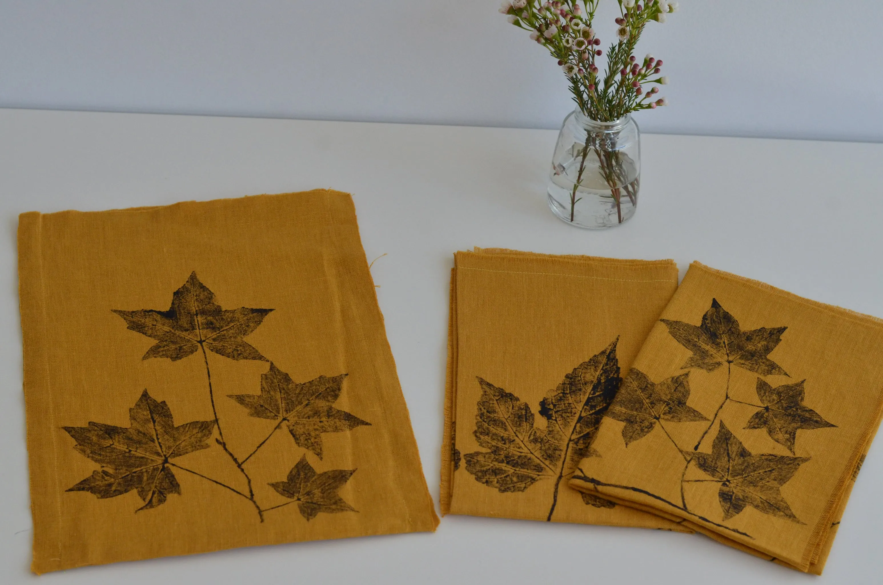 Sweetgum Leaf Linen Tea Towel (Set of 2 w/bag)