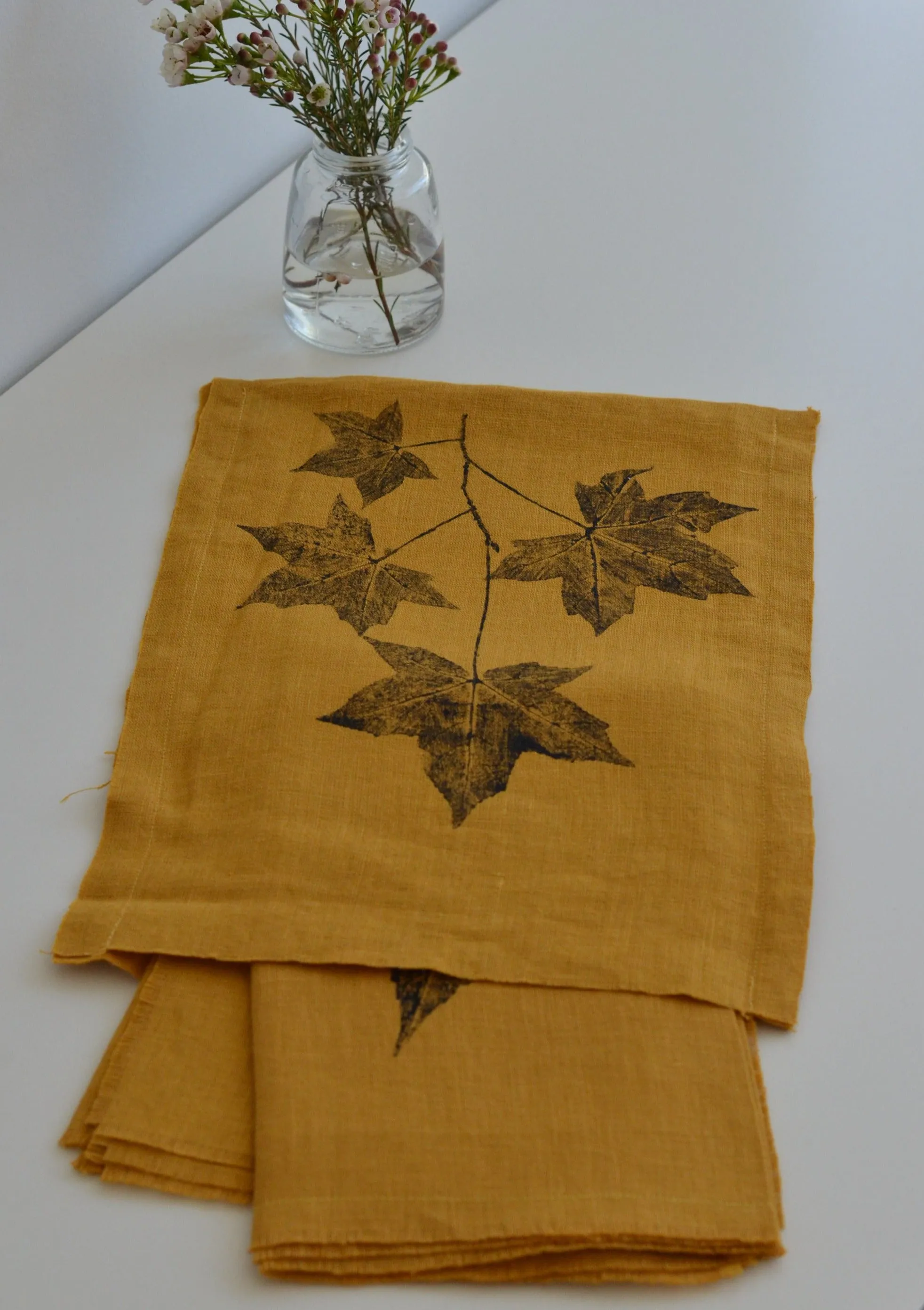 Sweetgum Leaf Linen Tea Towel (Set of 2 w/bag)