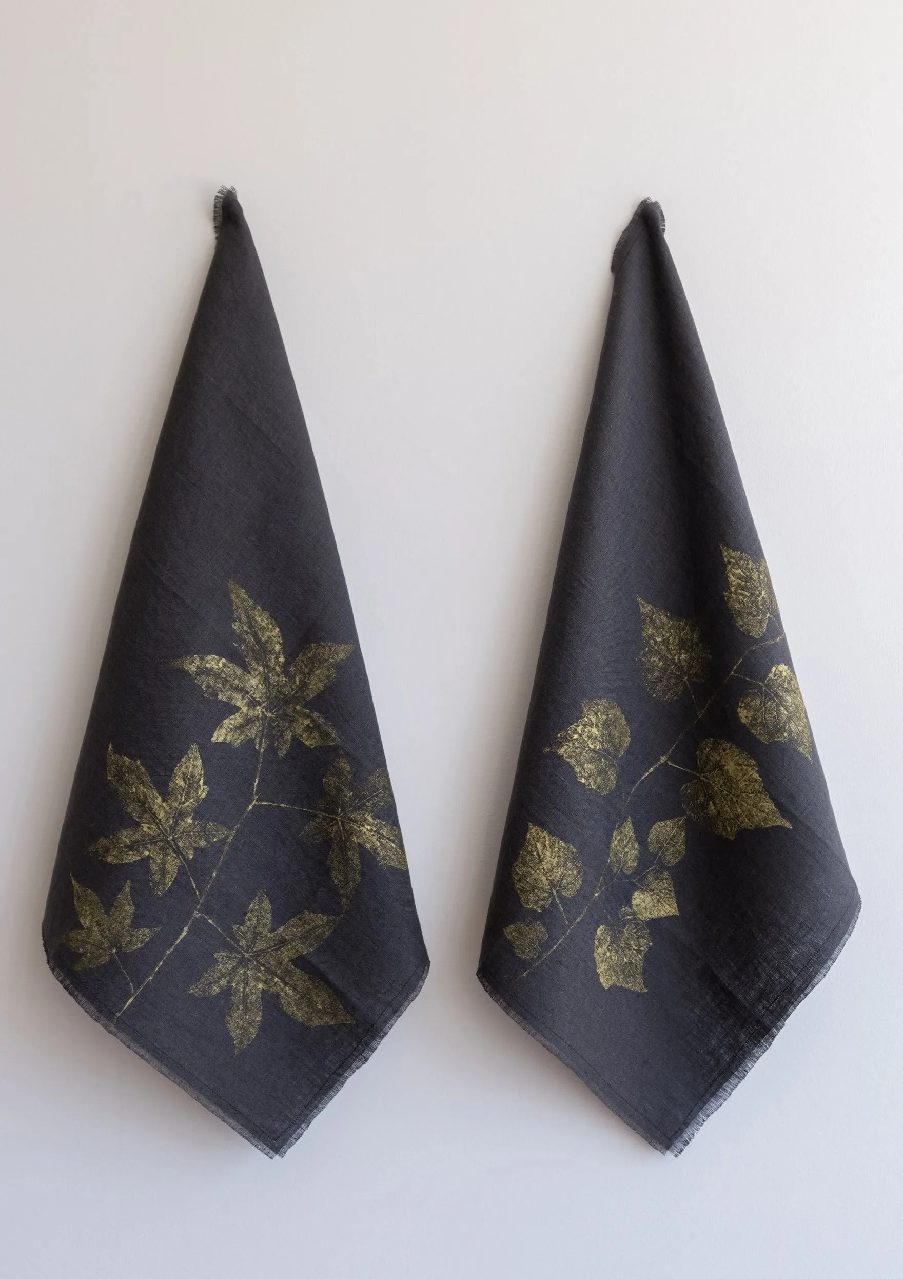 Sweetgum Leaf Linen Tea Towel (Set of 2 w/bag)