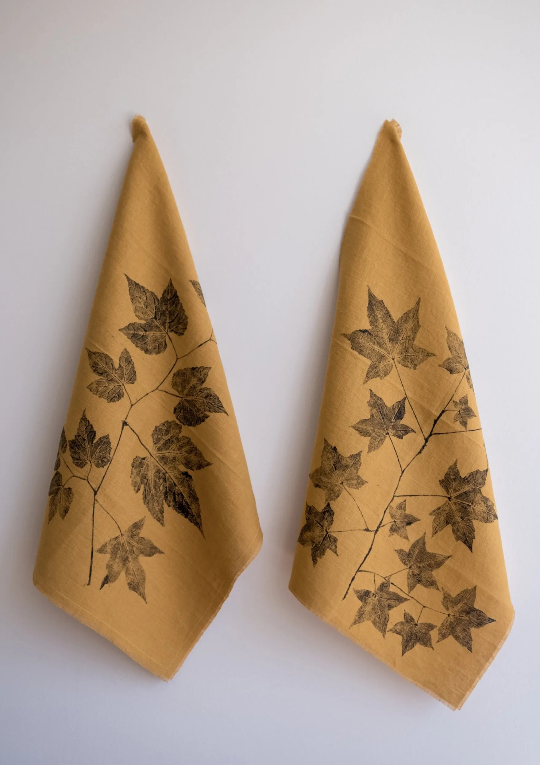 Sweetgum Leaf Linen Tea Towel (Set of 2 w/bag)